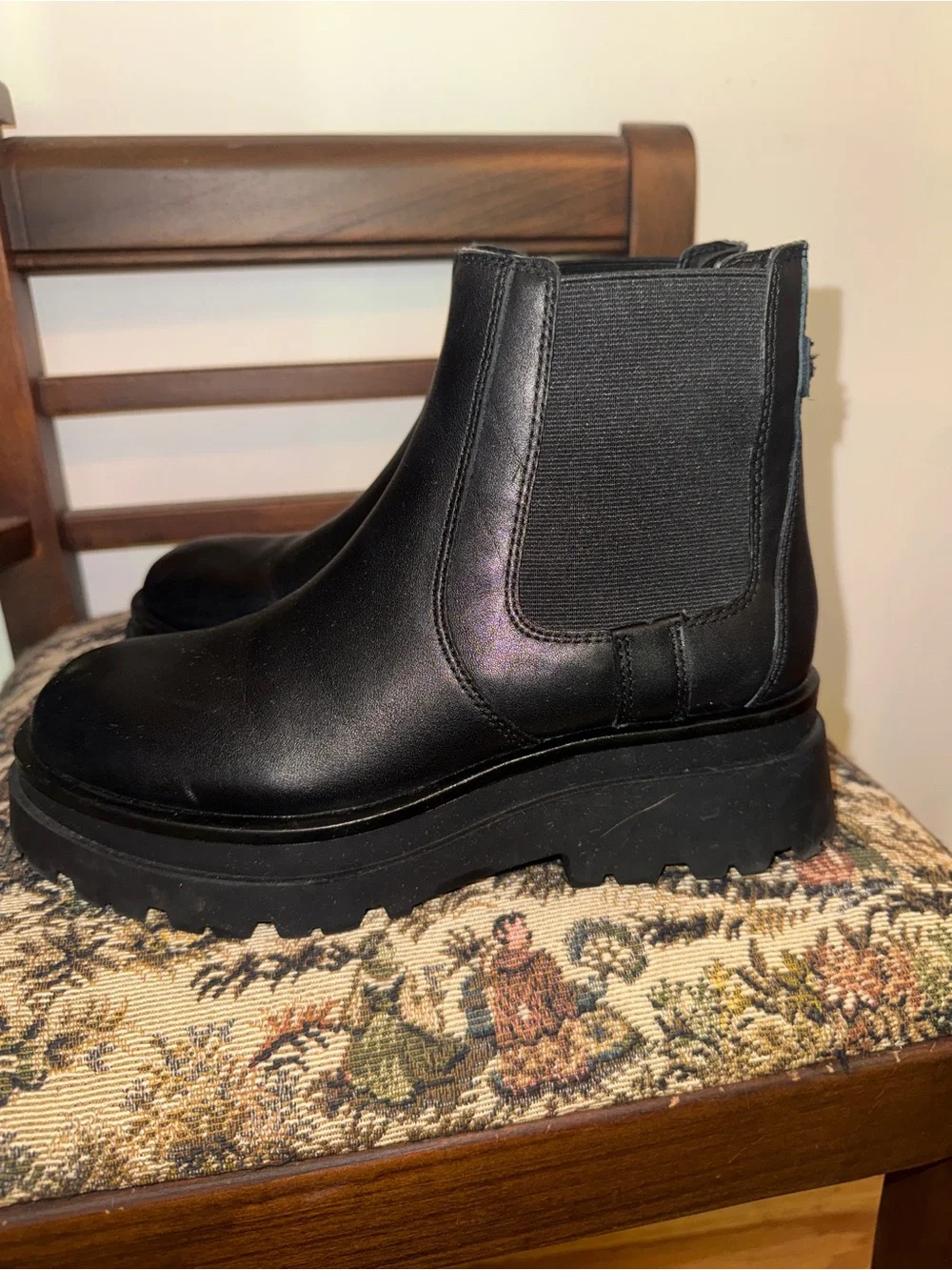 Aldo Black Chunky Lug Sole Chelsea Ankle Boots Water Resistant Women’s 7